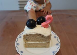 写真（2歳誕生日ケーキ卵フリー卵不使用バナナケーキレシピ）